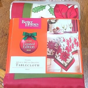 NEW Oblong Christmas Poinsetta Tablecloth 60"X102" Vtg
